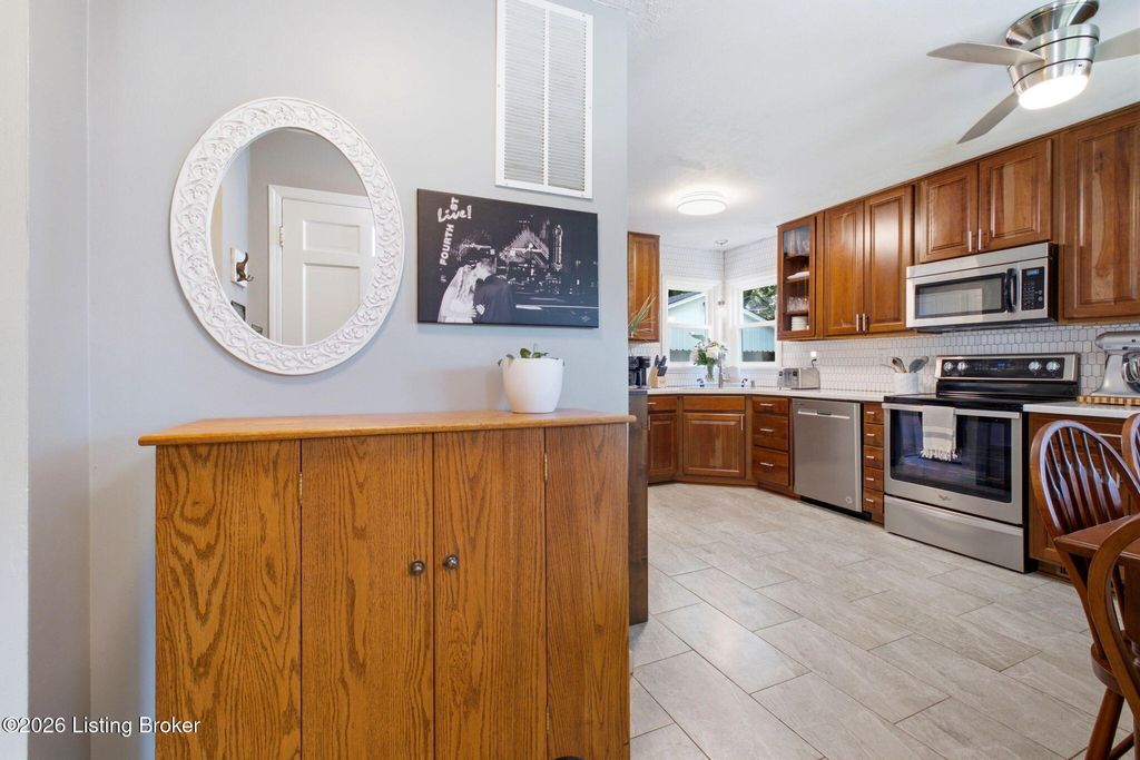 Photo of 7807 Mary Sue Dr, Louisville, KY 40291 (MLS # 1720723)