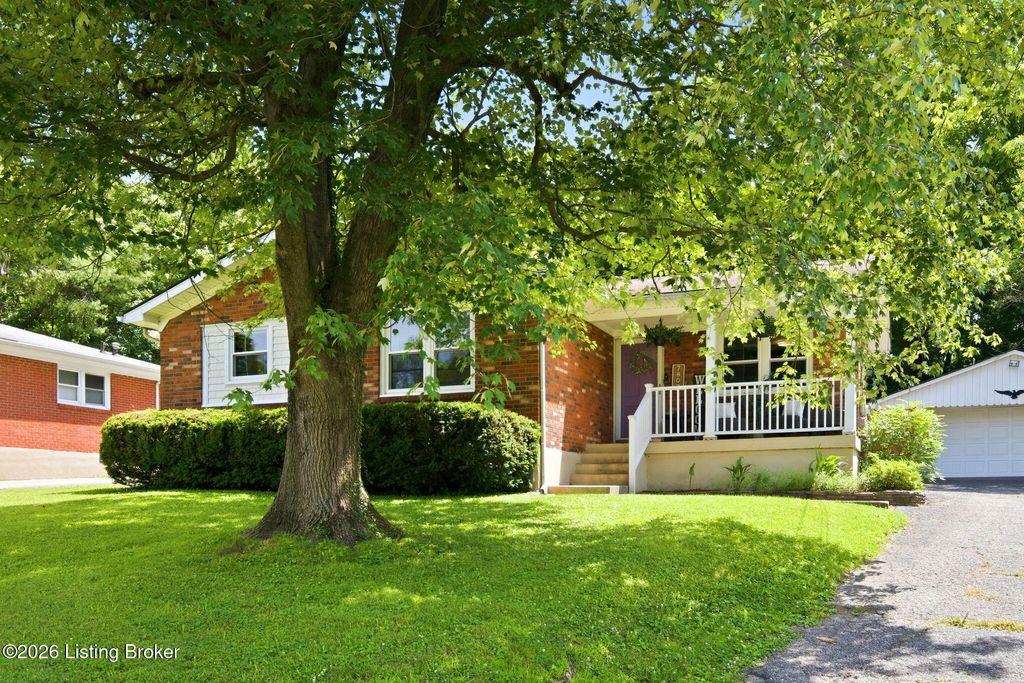 Photo of 7807 Mary Sue Dr, Louisville, KY 40291 (MLS # 1720723)