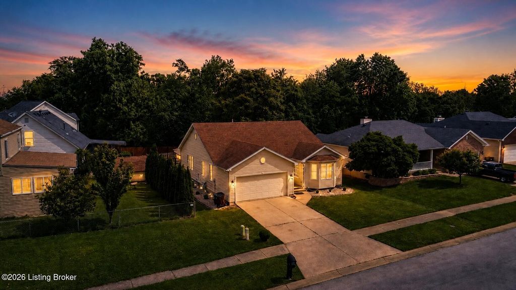Photo of 8103 Keira Ridge Ct, Louisville, KY 40291 (MLS # 1716108)