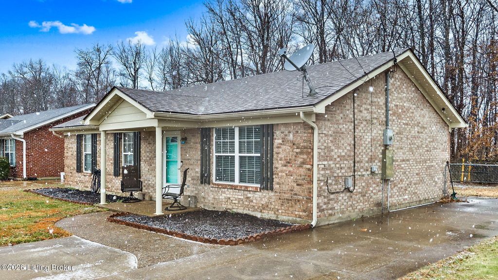 Photo of 510 Jennymac Dr, Louisville, KY 40229 (MLS # 1707679)