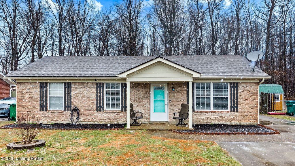Photo of 510 Jennymac Dr, Louisville, KY 40229 (MLS # 1707679)