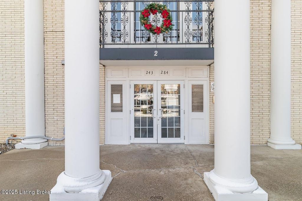 Photo of 281 El Conquistador Pl, Louisville, KY 40220 (MLS # 1705289)