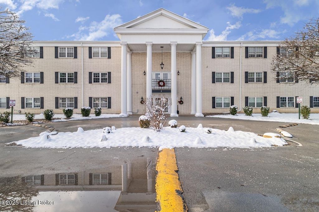 Photo of 281 El Conquistador Pl, Louisville, KY 40220 (MLS # 1705289)