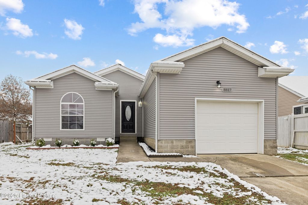 Photo of 8817 Woodpointe Blvd, Louisville, KY 40219 (MLS # 1704803)