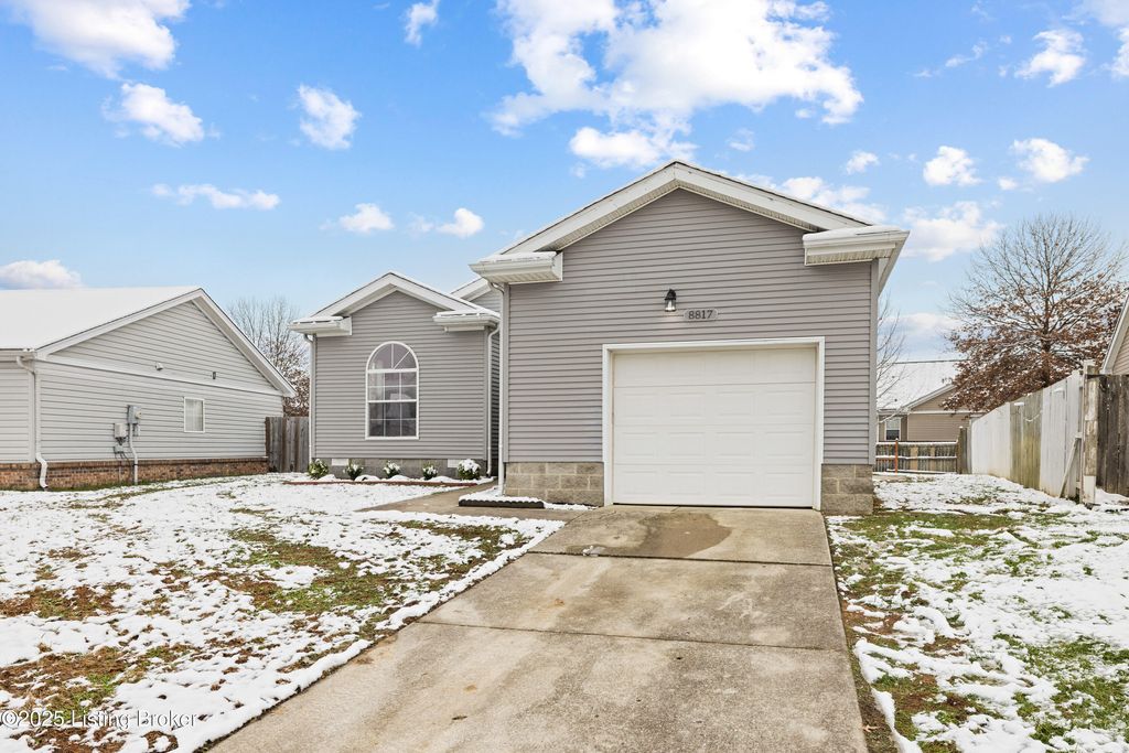 Photo of 8817 Woodpointe Blvd, Louisville, KY 40219 (MLS # 1704803)