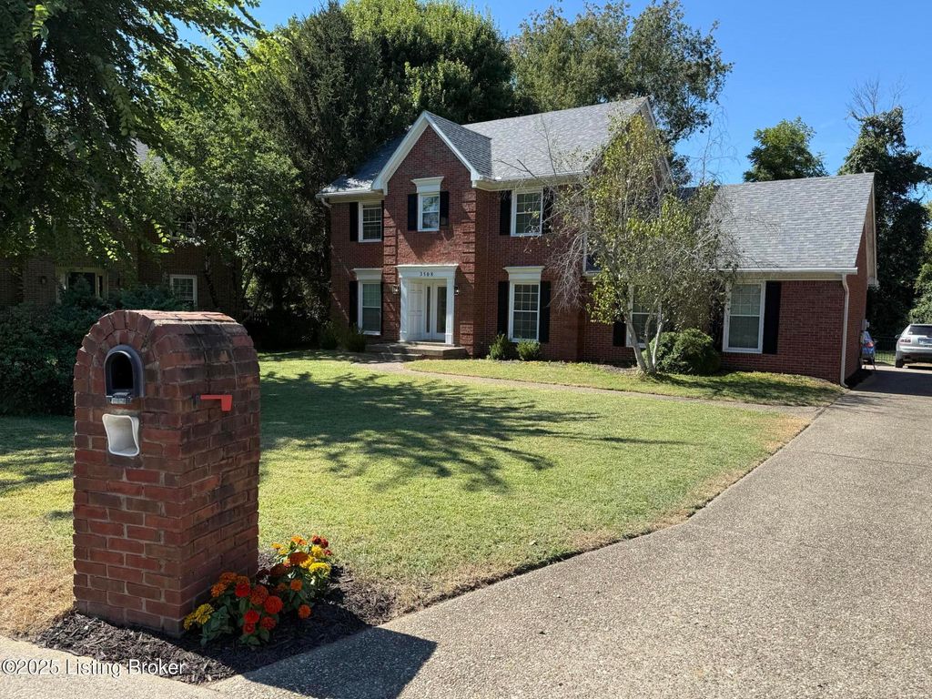 Photo of 3508 Hillvale Rd, Louisville, KY 40241 (MLS # 1700056)