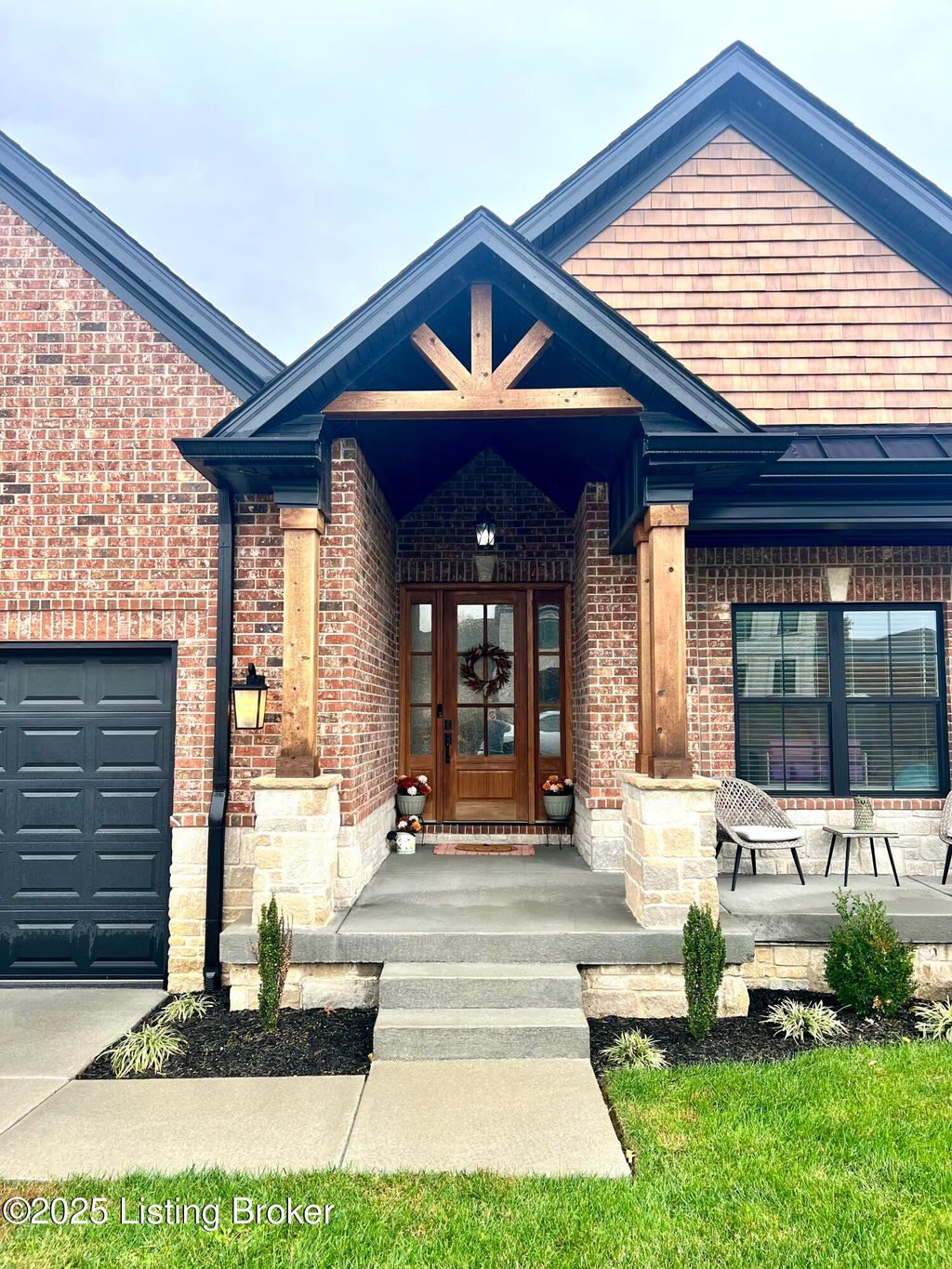 Photo of 216 Bischoff Way, Shepherdsville, KY 40165 (MLS # 1704027)