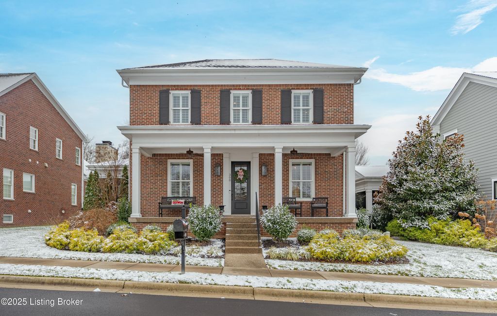 Photo of 308 Kirkwood Glen Cir, Louisville, KY 40207 (MLS # 1705024)