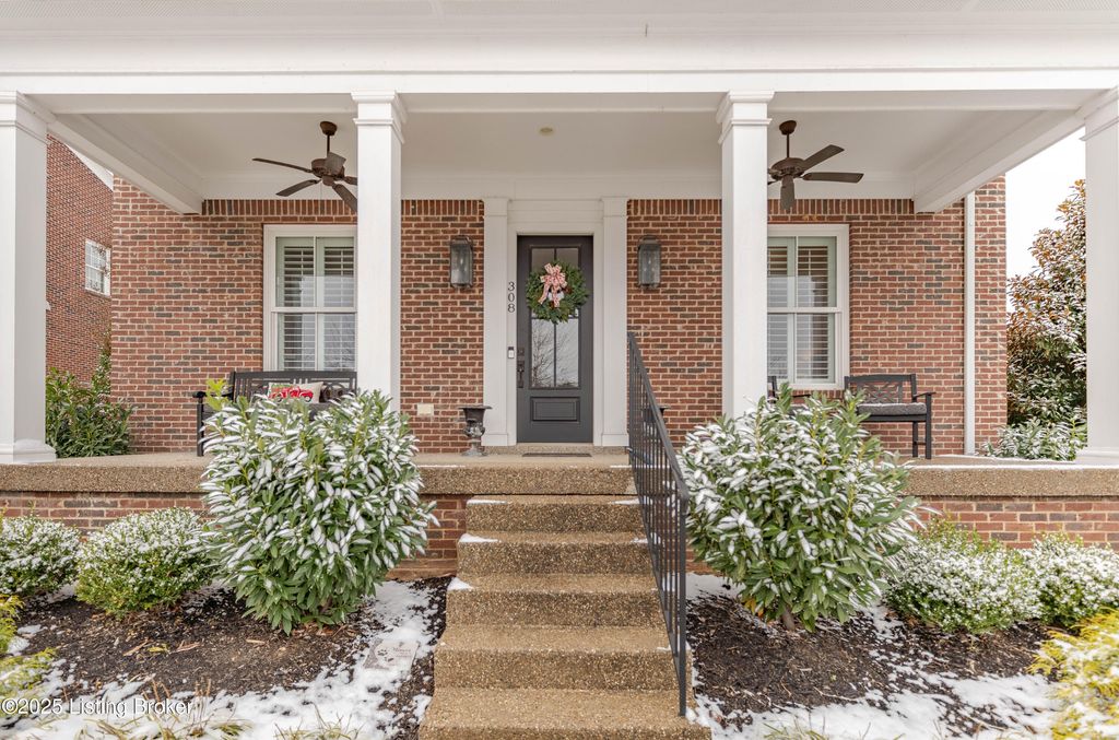 Photo of 308 Kirkwood Glen Cir, Louisville, KY 40207 (MLS # 1705024)