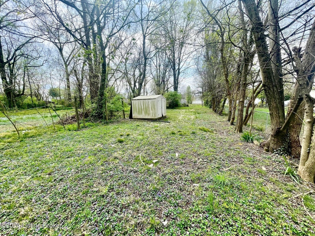 Photo of 4144 Greenwood Ave, Louisville, KY 40211 (MLS # 1727279)