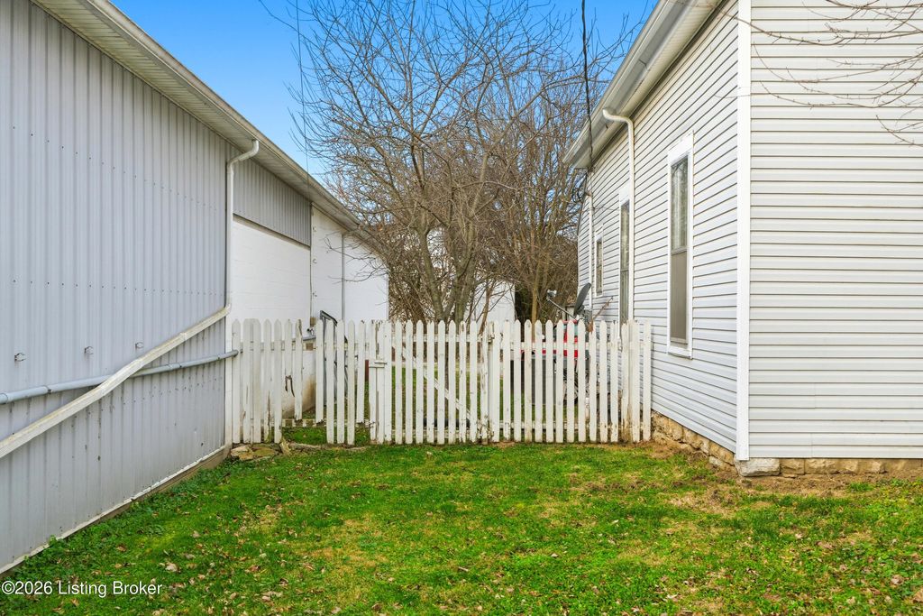 Photo of 538 First St, Shelbyville, KY 40065 (MLS # 1706109)