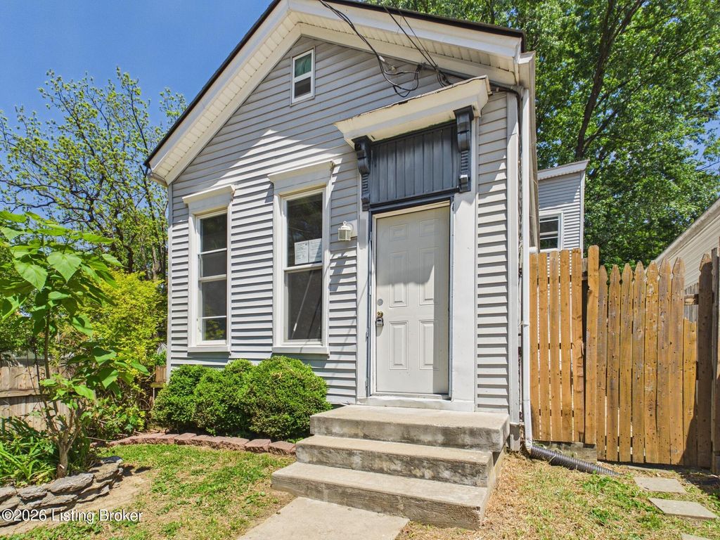 Photo of 825 Schiller Ct, Louisville, KY 40204 (MLS # 1715762)