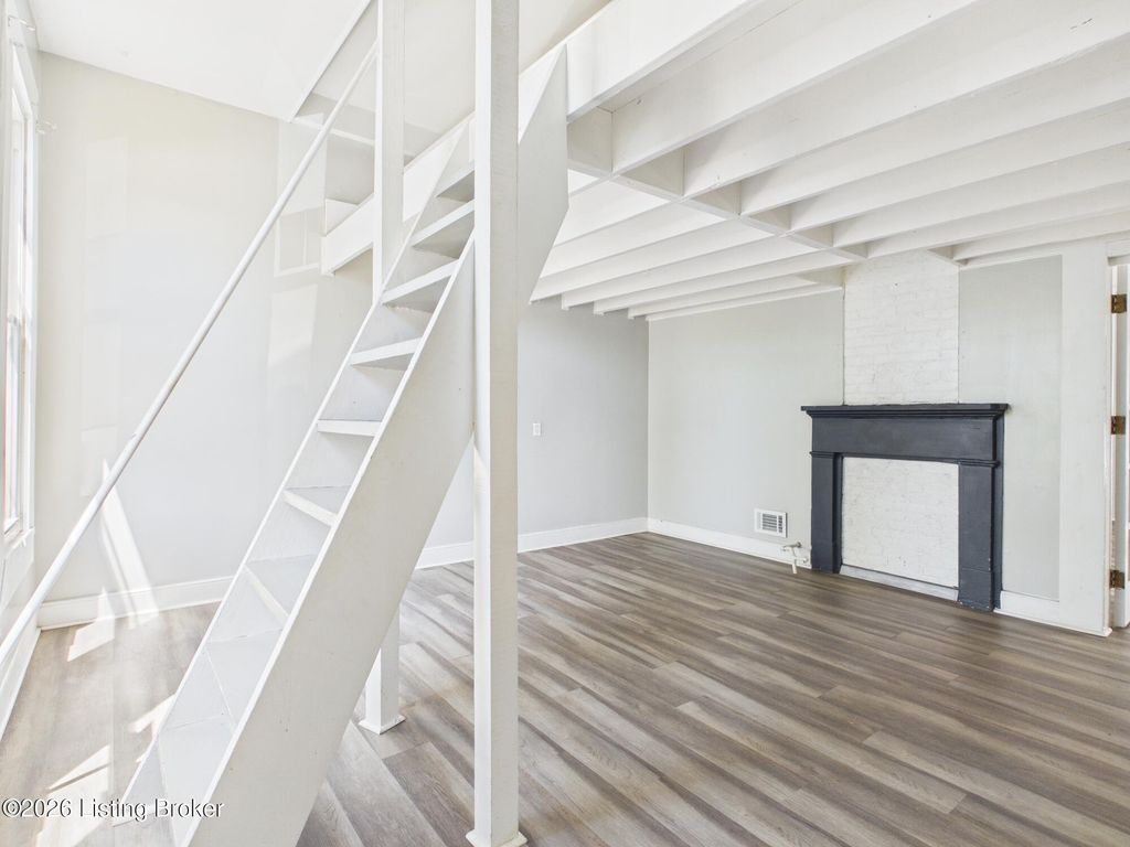 Photo of 825 Schiller Ct, Louisville, KY 40204 (MLS # 1715762)