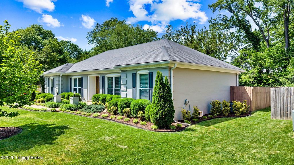 Photo of 8205 Pipilo Pl, Louisville, KY 40242 (MLS # 1715403)