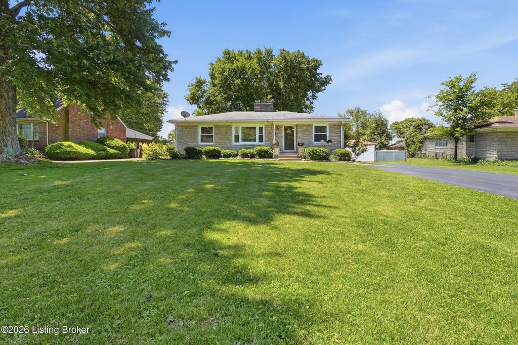 Photo of 3304 Wellingmoor Ave, Louisville, KY 40218 (MLS # 1717151)