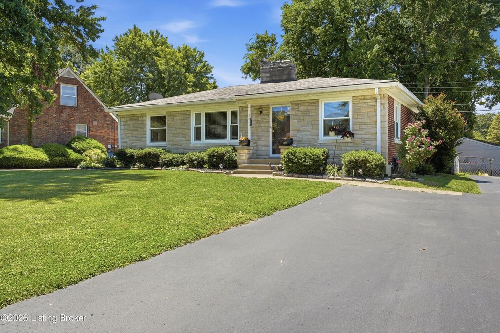 Photo of 3304 Wellingmoor Ave, Louisville, KY 40218 (MLS # 1717151)