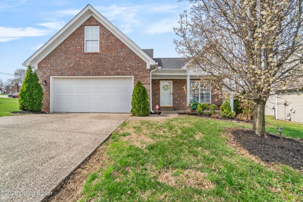 Photo of 2912 Hewitt Place Ct, Louisville, KY 40299 (MLS # 1711811)