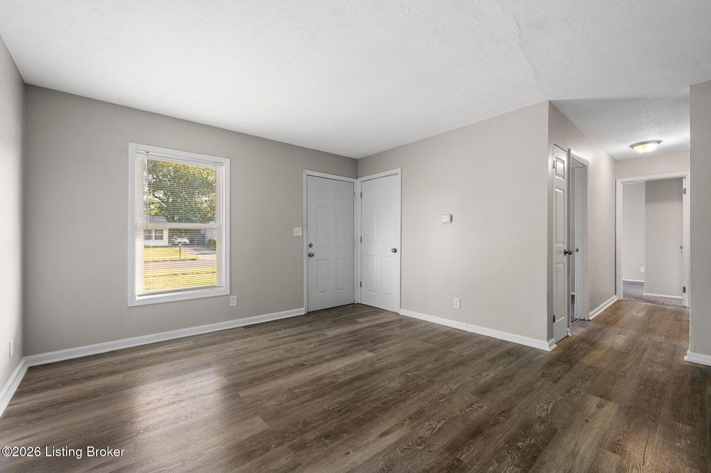 Photo of 4510 Garda Dr, Louisville, KY 40219 (MLS # 1715719)