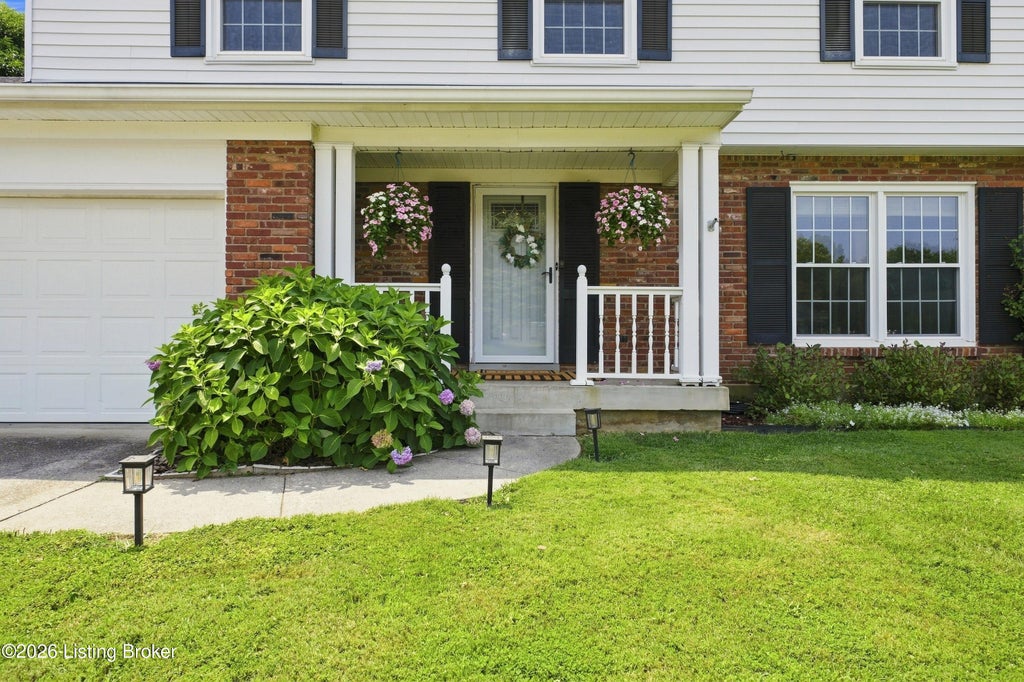 Photo of 9202 Auburn Ave, Jeffersontown, KY 40299 (MLS # 1726394)