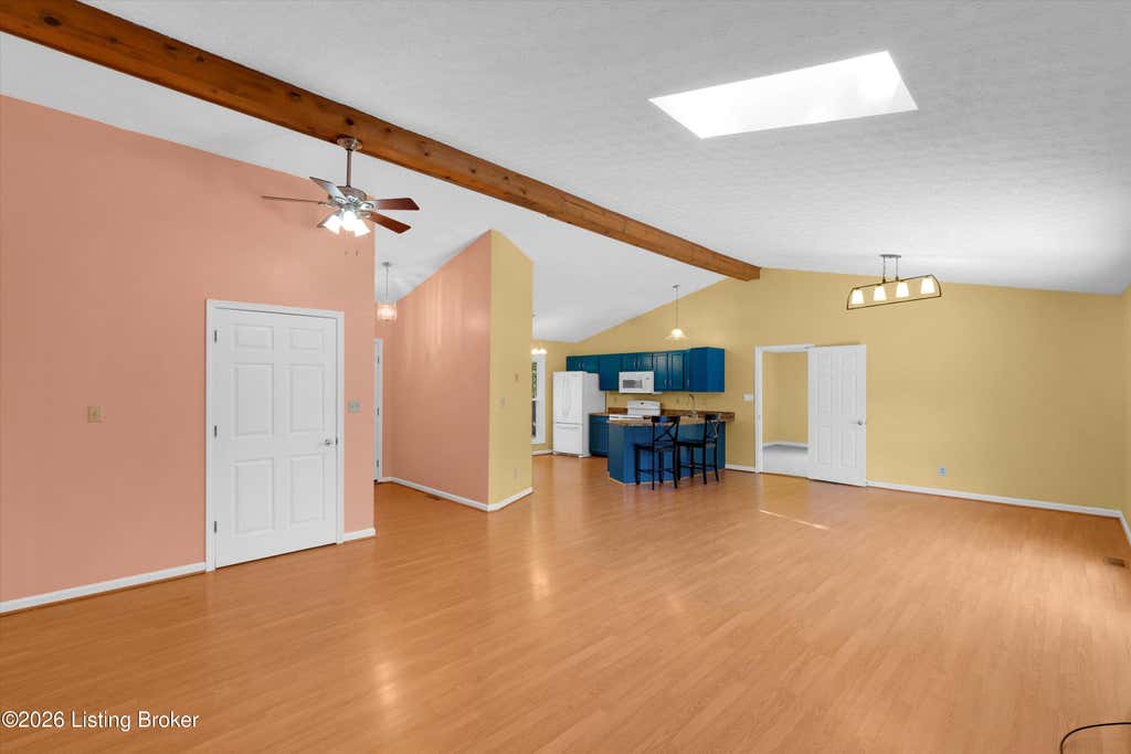 Photo of 1711 Crestview Dr, La Grange, KY 40031 (MLS # 1725517)