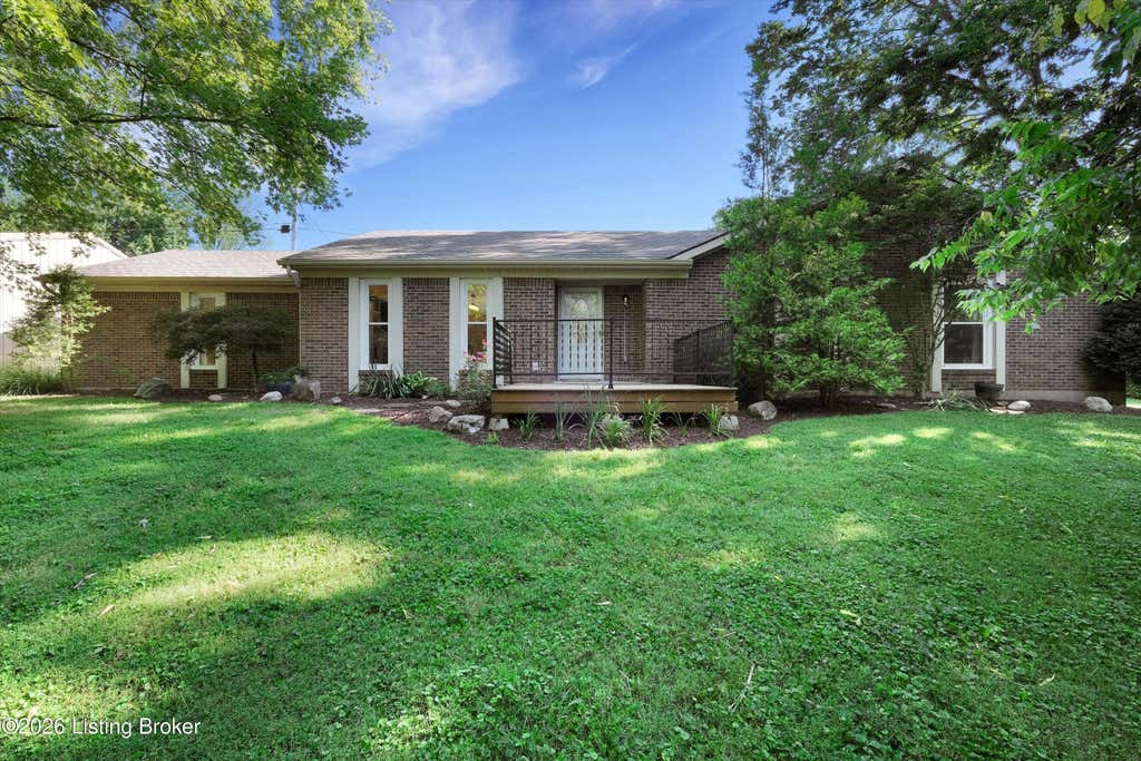 Photo of 1711 Crestview Dr, La Grange, KY 40031 (MLS # 1725517)