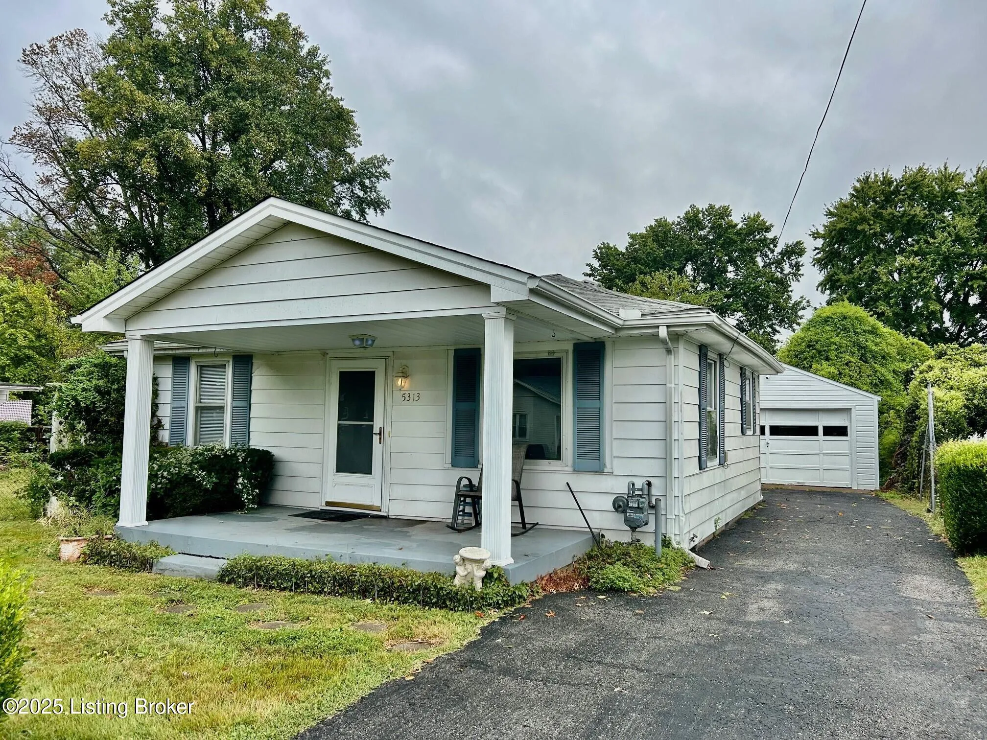 Louisville, Kentucky 40272, United States, 2 Bedrooms Bedrooms, ,1 BathroomBathrooms,Residential,Active,203649