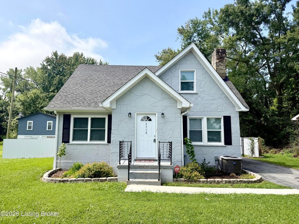 Photo of 5710 Barrett Ln, Louisville, KY 40272 (MLS # 1723868)