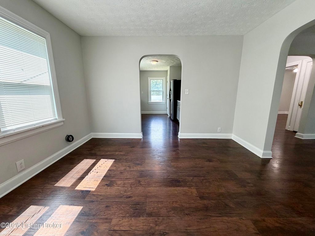 Photo of 5710 Barrett Ln, Louisville, KY 40272 (MLS # 1723868)