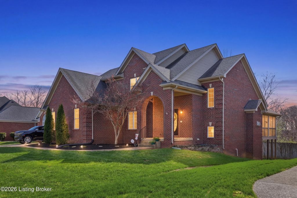 Photo of 3512 Woodmont Park Ln, Louisville, KY 40245 (MLS # 1712616)