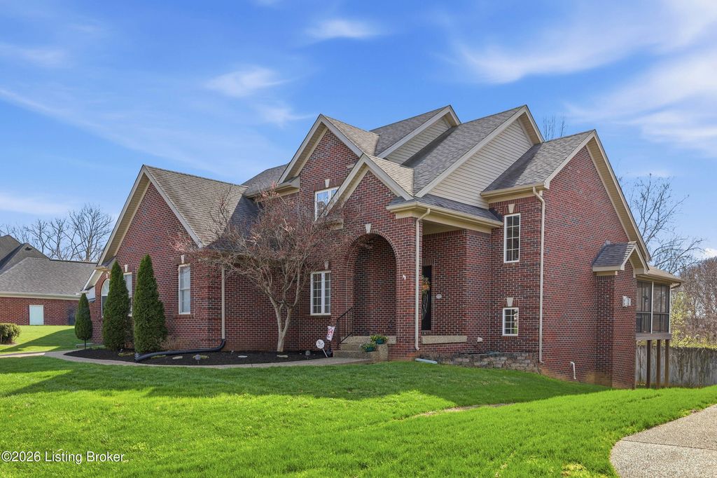 Photo of 3512 Woodmont Park Ln, Louisville, KY 40245 (MLS # 1712616)