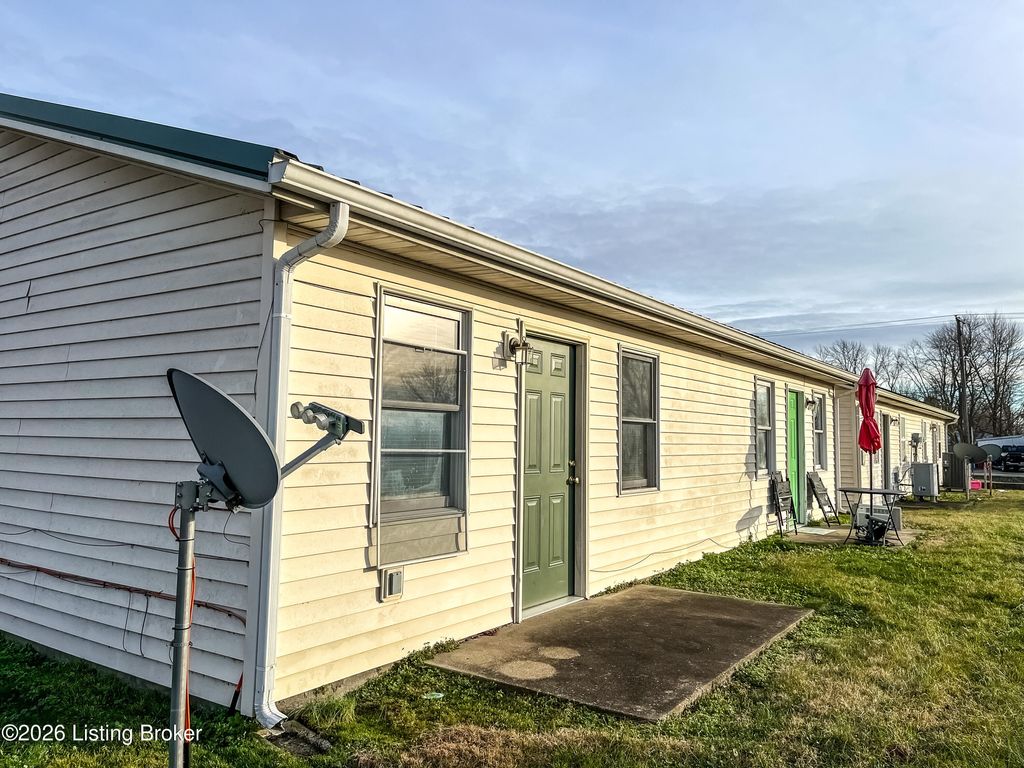 Photo of 107 W Short St, Clarkson, KY 42726 (MLS # 1706361)