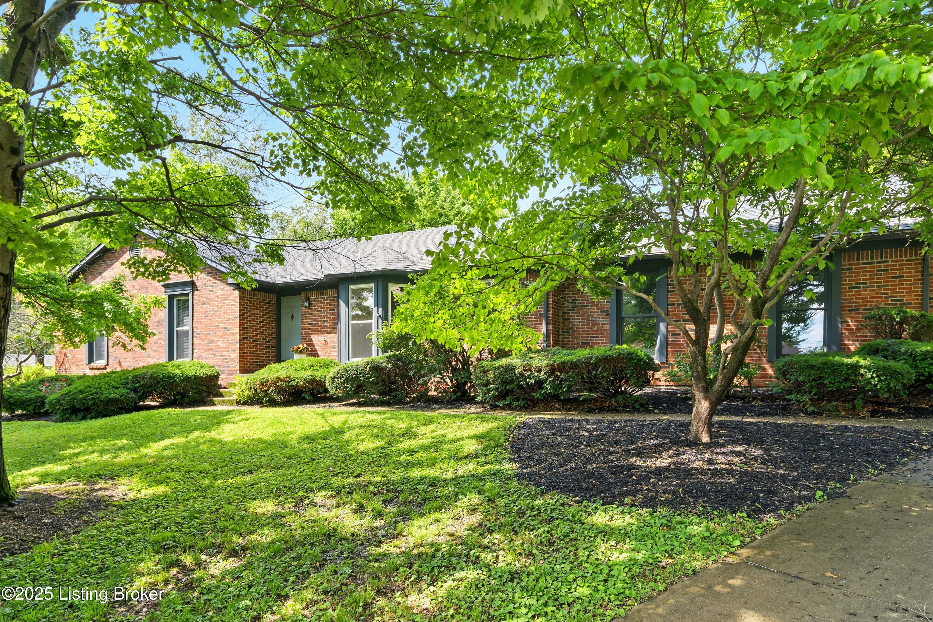 4303 Fence Pl, Louisville, Pennsylvania image 2