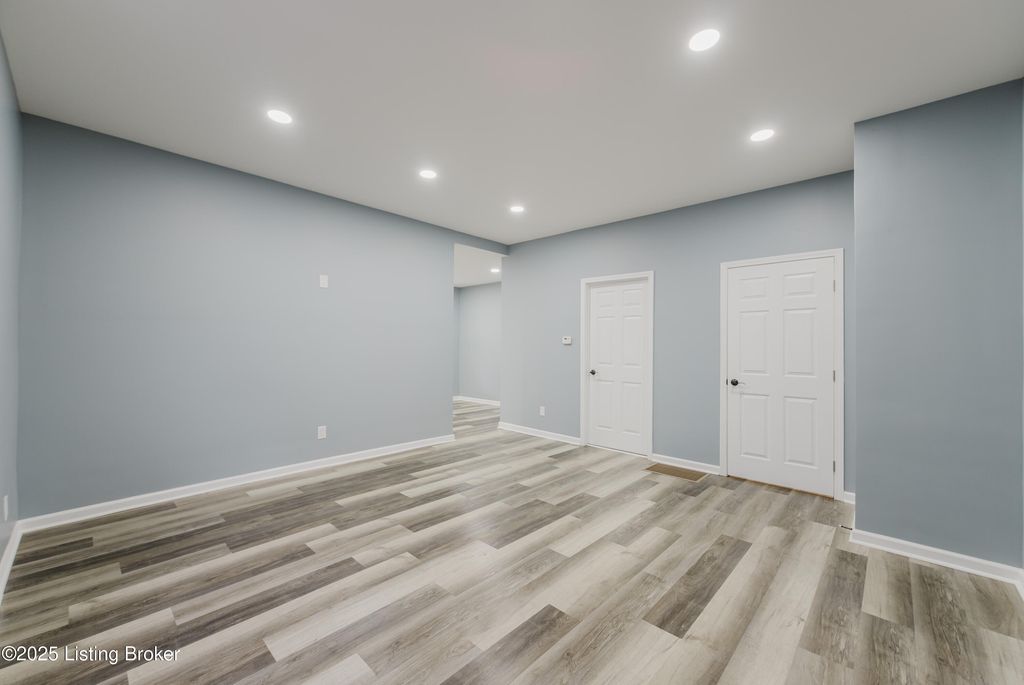 Photo of 2302 Duncan St, Louisville, KY 40212 (MLS # 1704271)