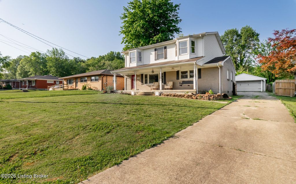 Photo of 312 Chieftain Dr, Louisville, KY 40118 (MLS # 1715466)