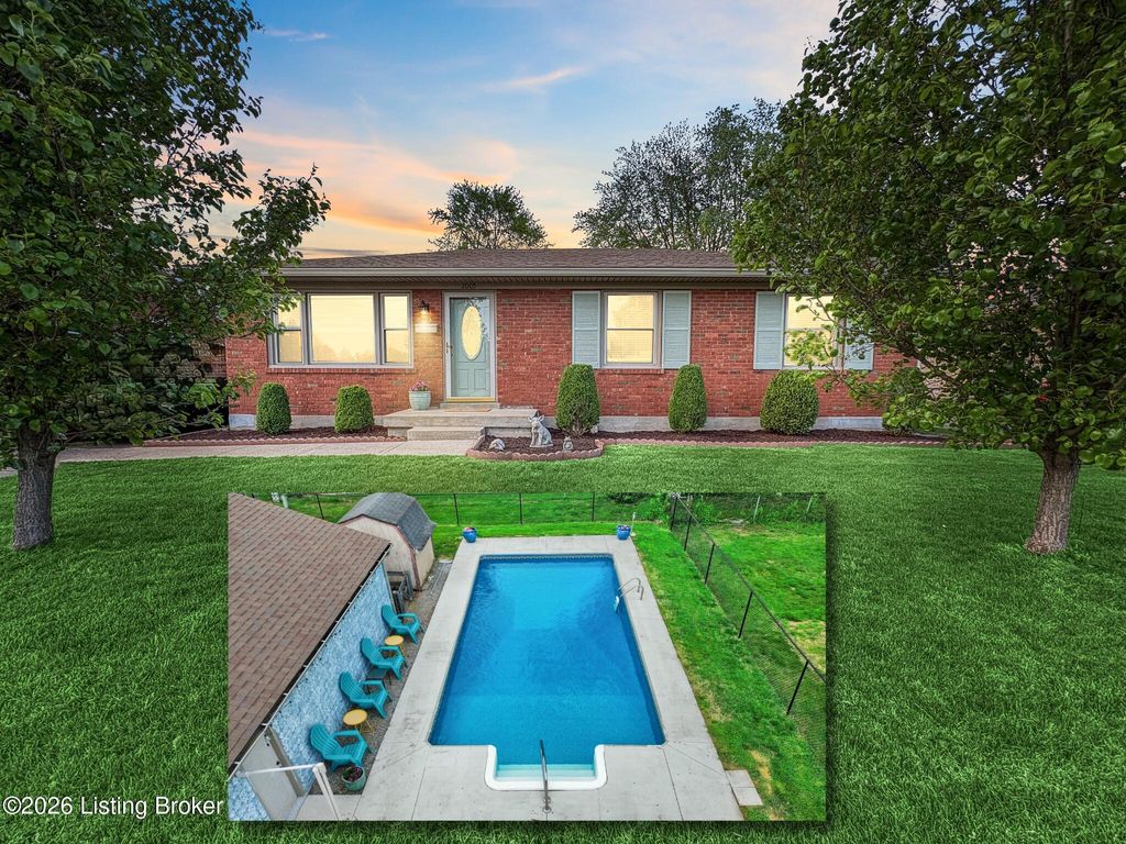 Photo of 2005 White Oak Ln, Louisville, KY 40216 (MLS # 1714355)