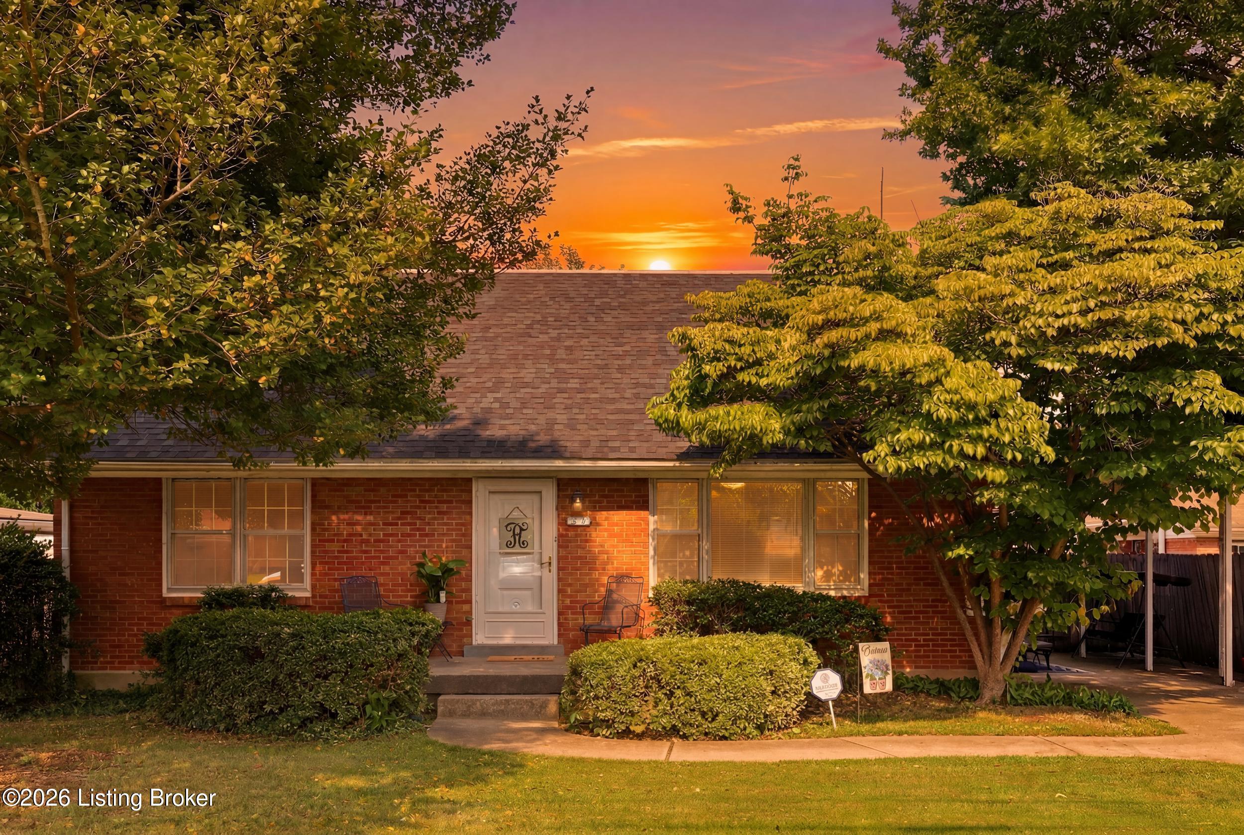 Photo 1 of 52 — 4302 Leaf Dr, Louisville, KY 40216