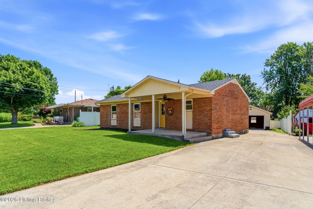 Photo of 290 N Steedland Dr, Louisville, KY 40229 (MLS # 1718789)