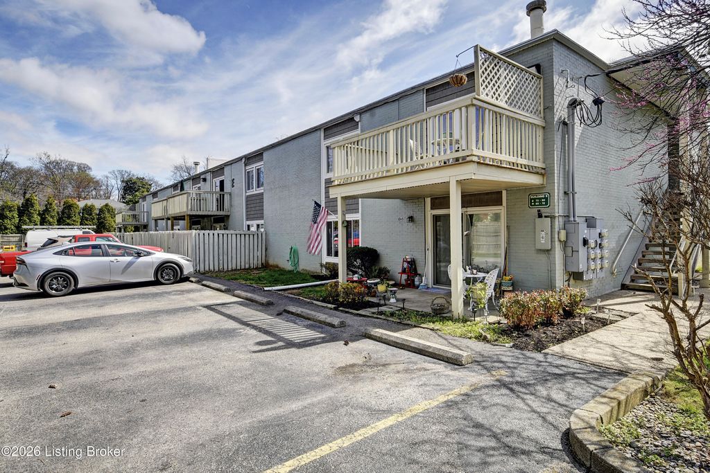 Photo of 1935 Gardiner Ln #APT E70, Louisville, KY 40205 (MLS # 1715797)
