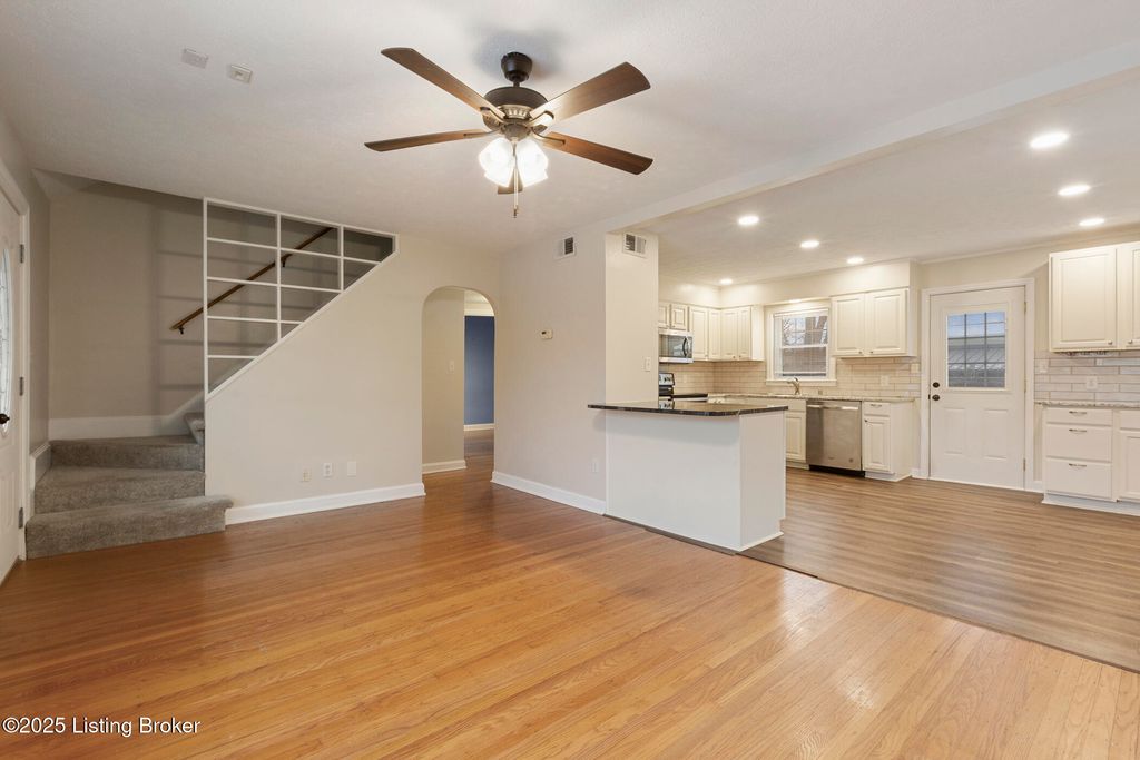 Photo of 2912 Yorkshire Blvd, Louisville, KY 40220 (MLS # 1708089)