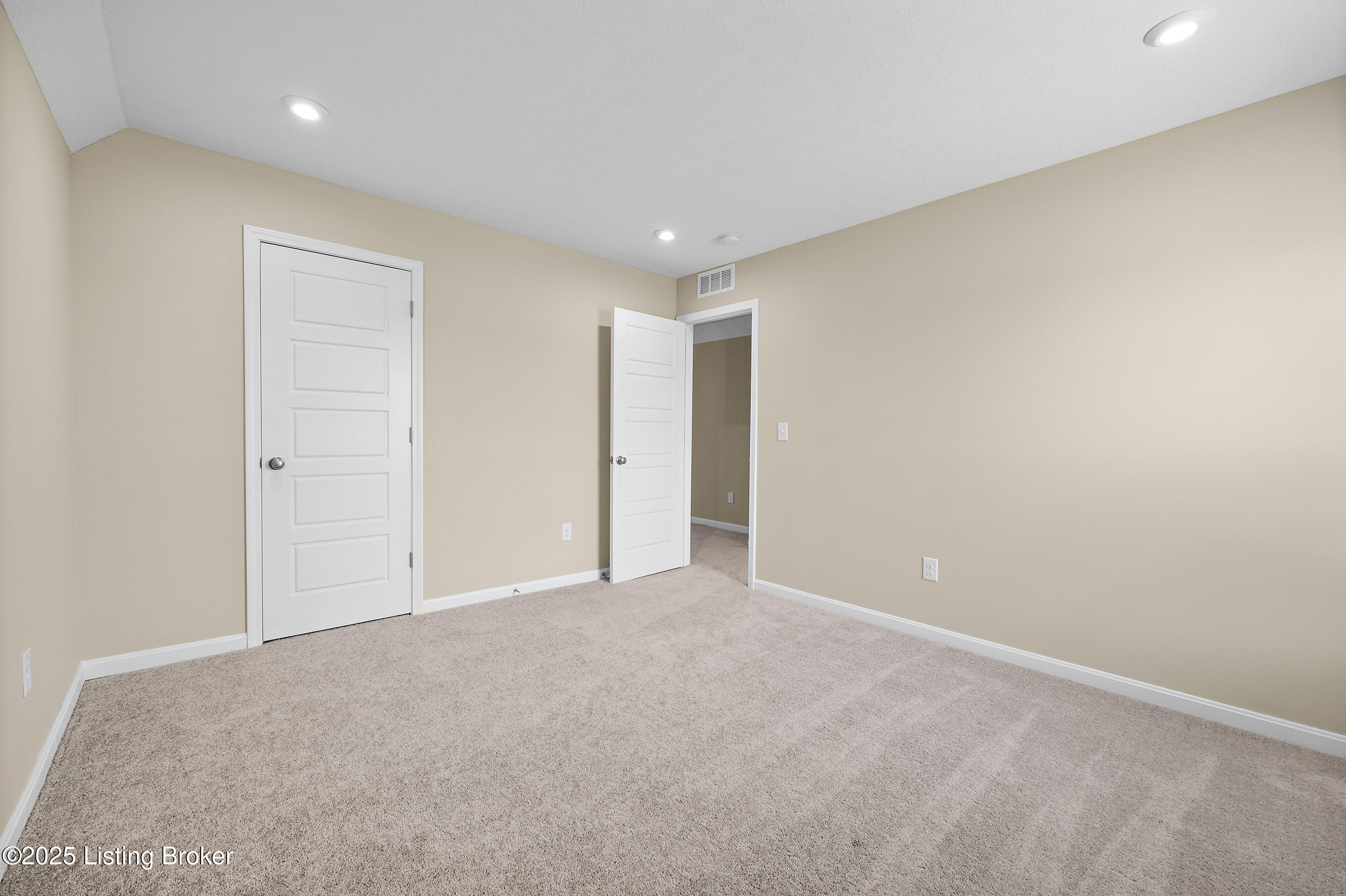 10516 Vista View Dr, Louisville, Pennsylvania image 37