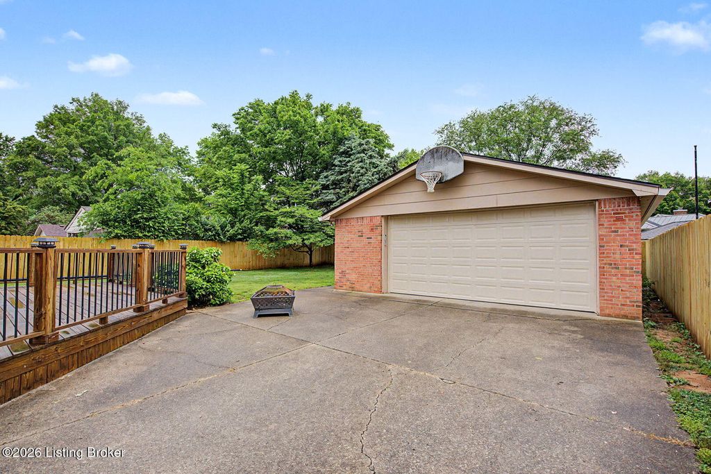 Photo of 2911 Lexham Rd, Louisville, KY 40220 (MLS # 1716526)