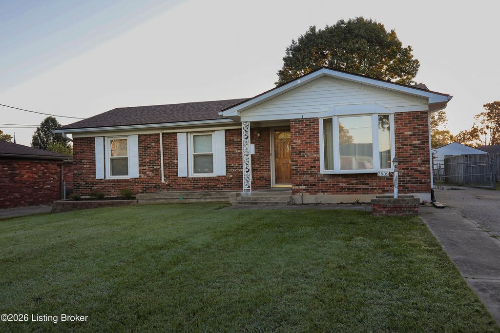 Photo of 2509 Paddock Ct, Louisville, KY 40216 (MLS # 1706403)
