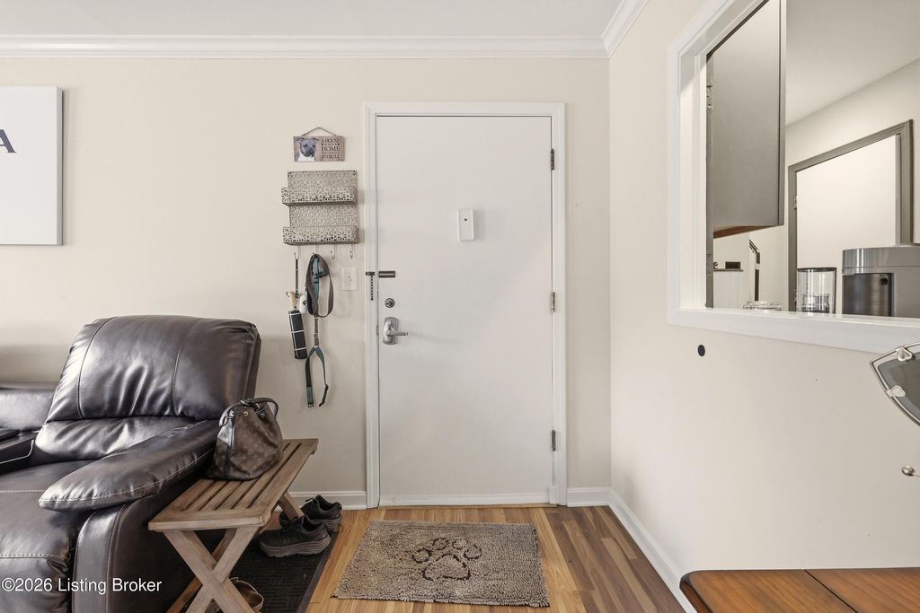 Photo of 4701 Salisbury Square #APT 102, Louisville, KY 40207 (MLS # 1711360)