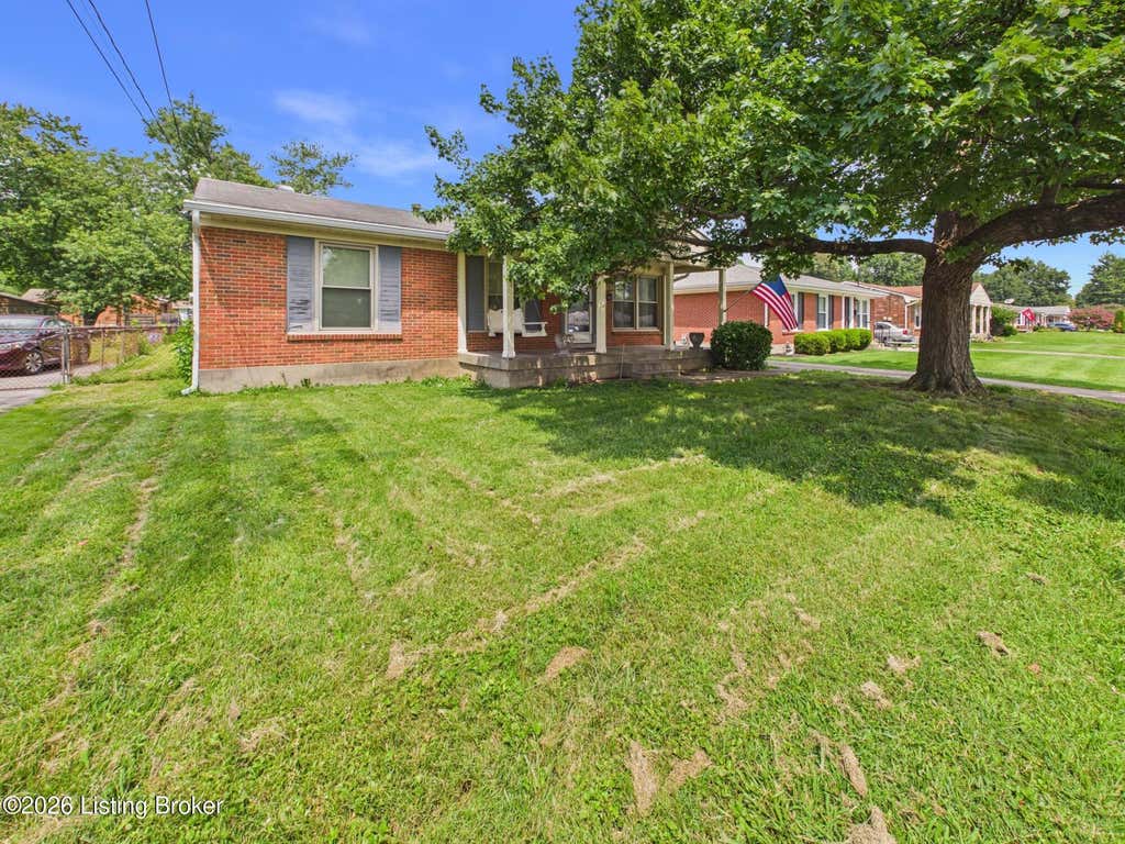 Photo of 5718 Elmer Ln, Louisville, KY 40214 (MLS # 1725705)