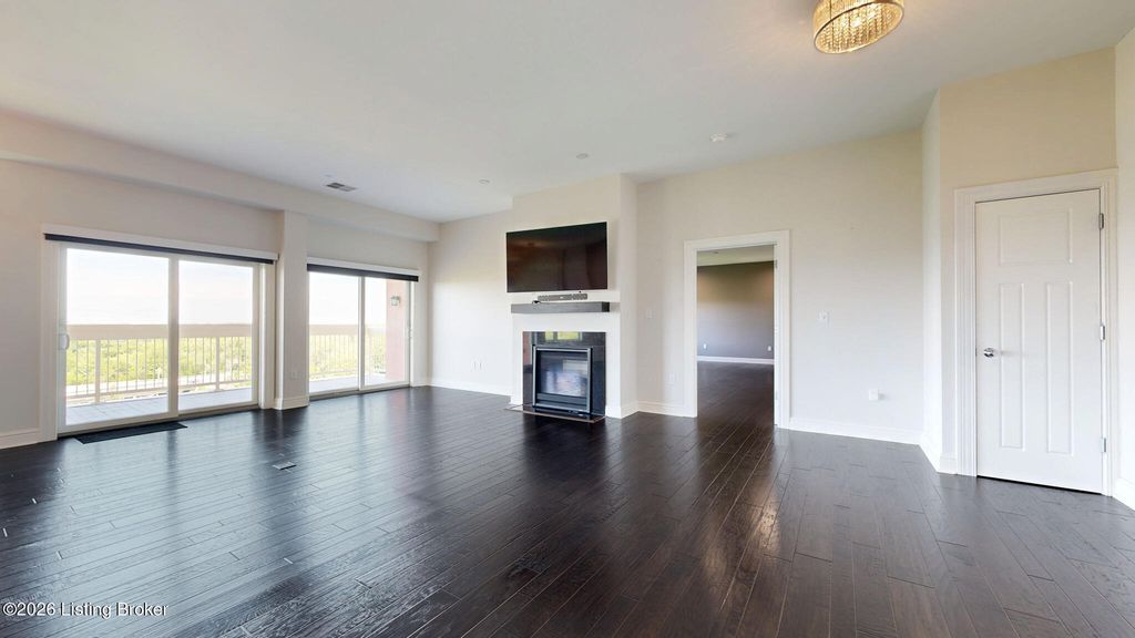 Photo of 1409 Mockingbird Terrace Dr #403, Louisville, KY 40207 (MLS # 1717175)