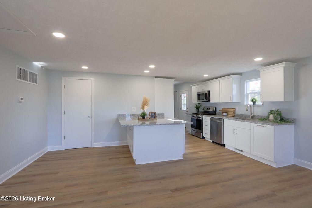 Photo of 8909 Independence School Rd, Louisville, KY 40228 (MLS # 1712805)