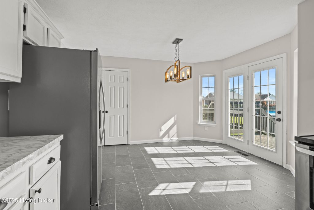 Photo of 401 Drake Dr, Shepherdsville, KY 40165 (MLS # 1701605)