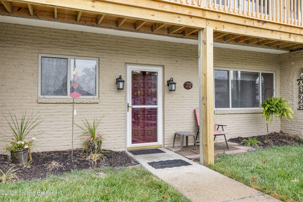 Photo of 217 Casa Bella Ct, Louisville, KY 40220 (MLS # 1728873)