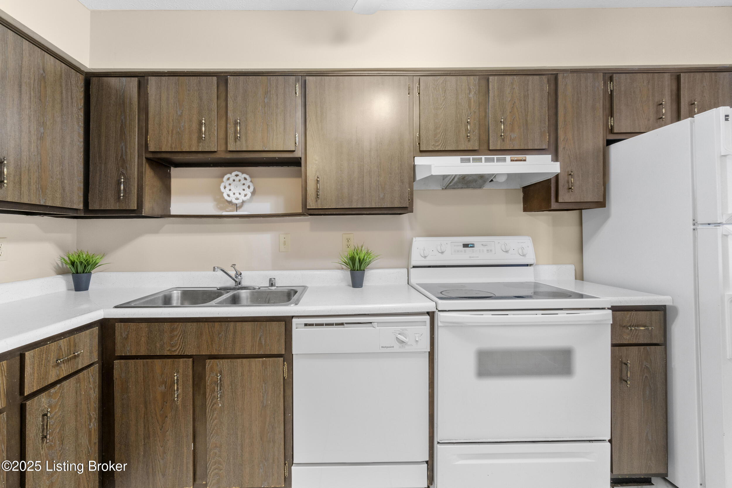 7098 Wildwood Cir #APT 24, Louisville, Kentucky image 10