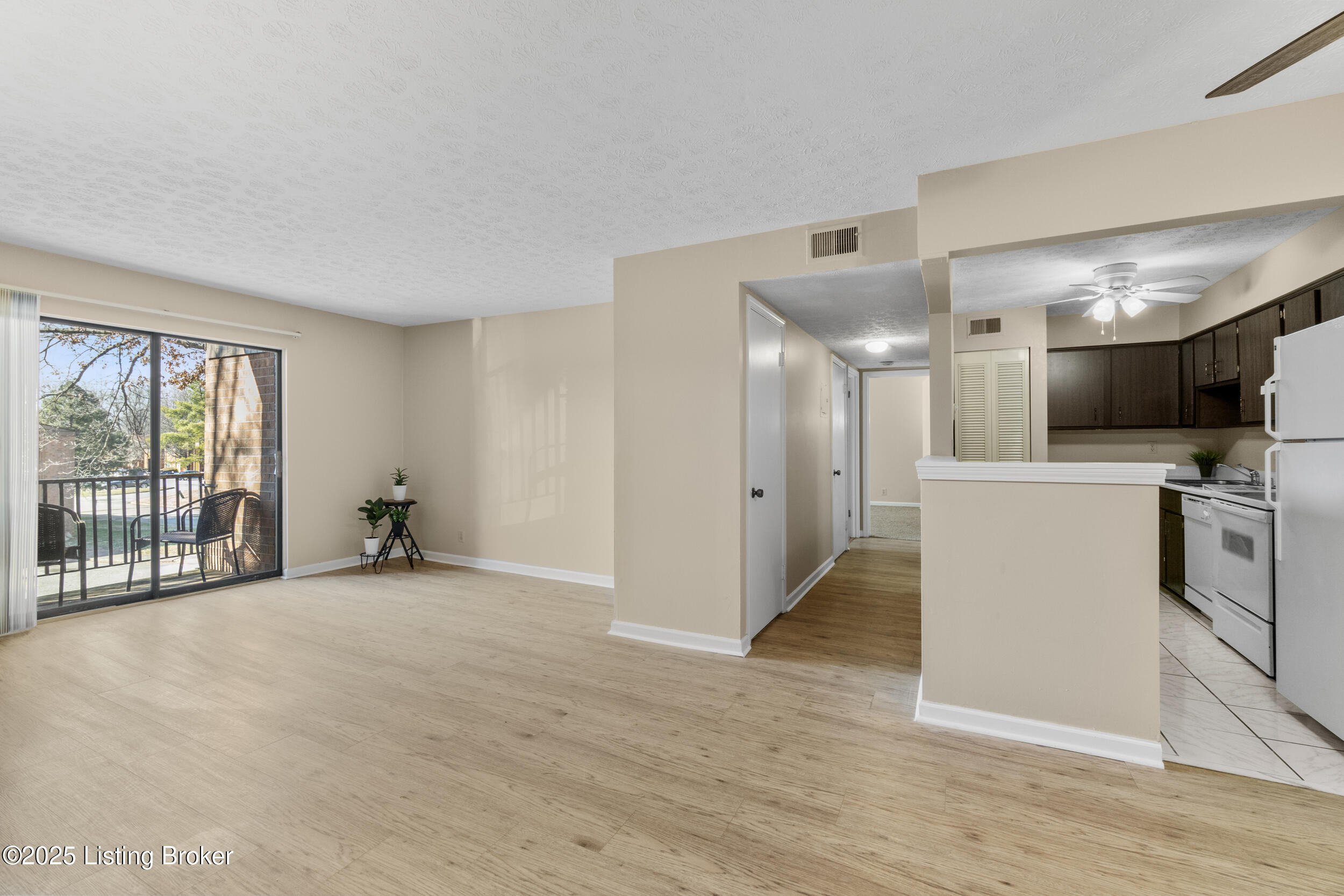7098 Wildwood Cir #APT 24, Louisville, Kentucky image 4
